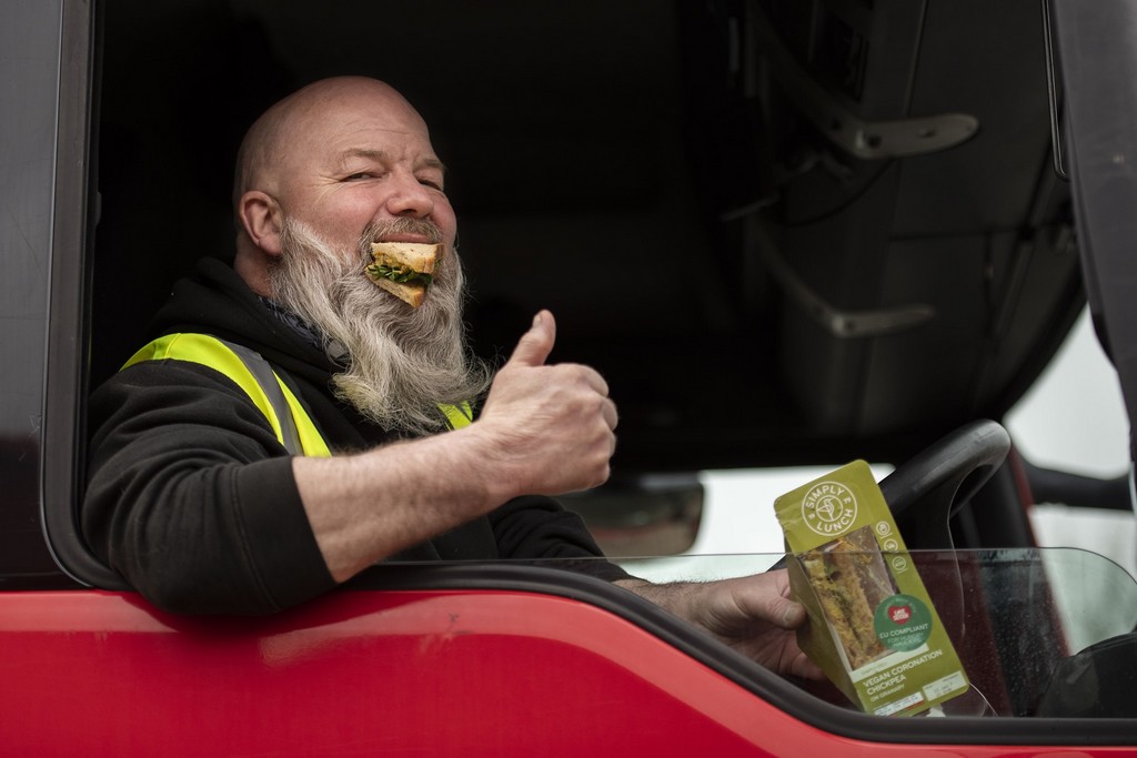 Sandvișuri oferite gratuit șoferilor de camion care se îndreaptă spre UE din UK; motivul este unul mai puțin obișnuit