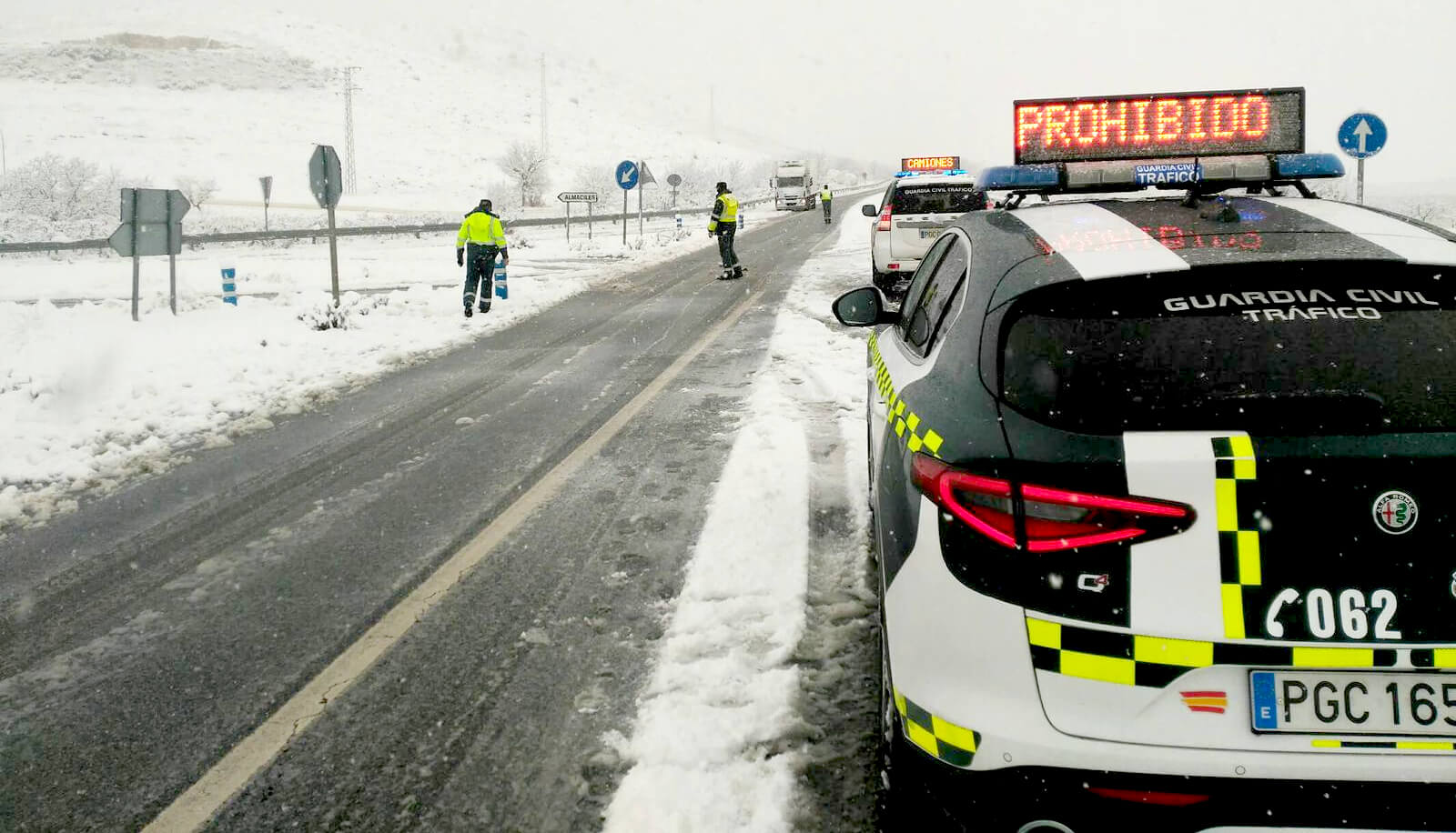 Burza śnieżna nie odpuszcza w Hiszpanii. Utrudnienia na 460 drogach
