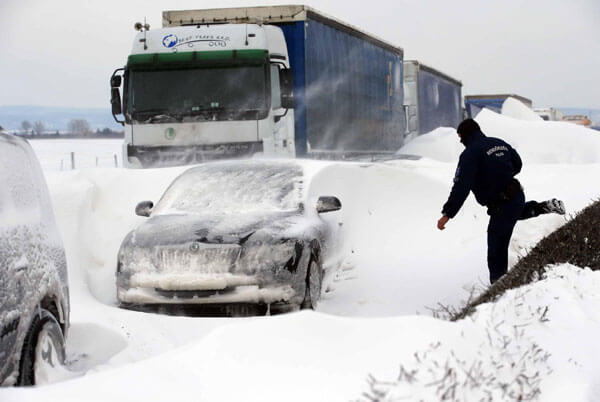Peste 11.000 de camioane blocate în Spania din cauza căderilor de zăpadă; condiții meteo similare și în Suedia, Serbia și Bulgaria