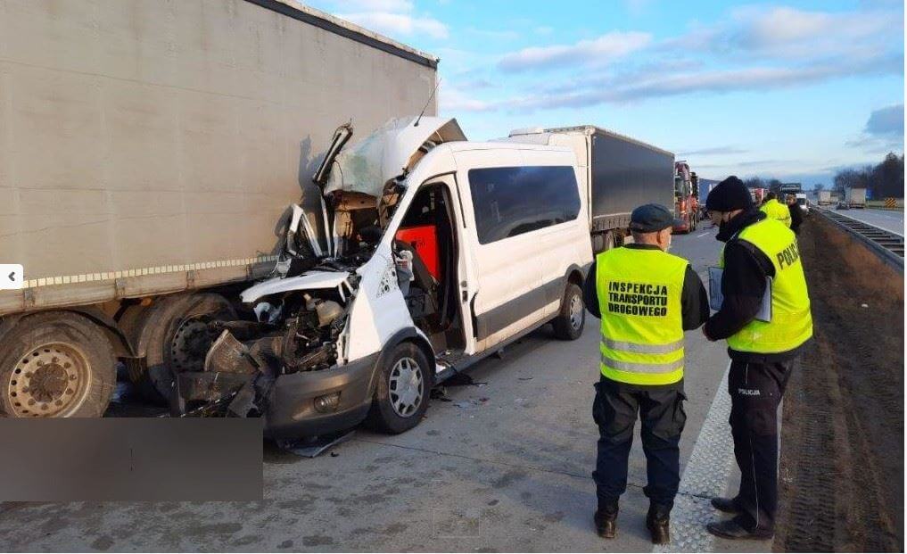 Jazda z nieodśnieżoną naczepą i brak korytarza życia doprowadziły do tragedii na A4