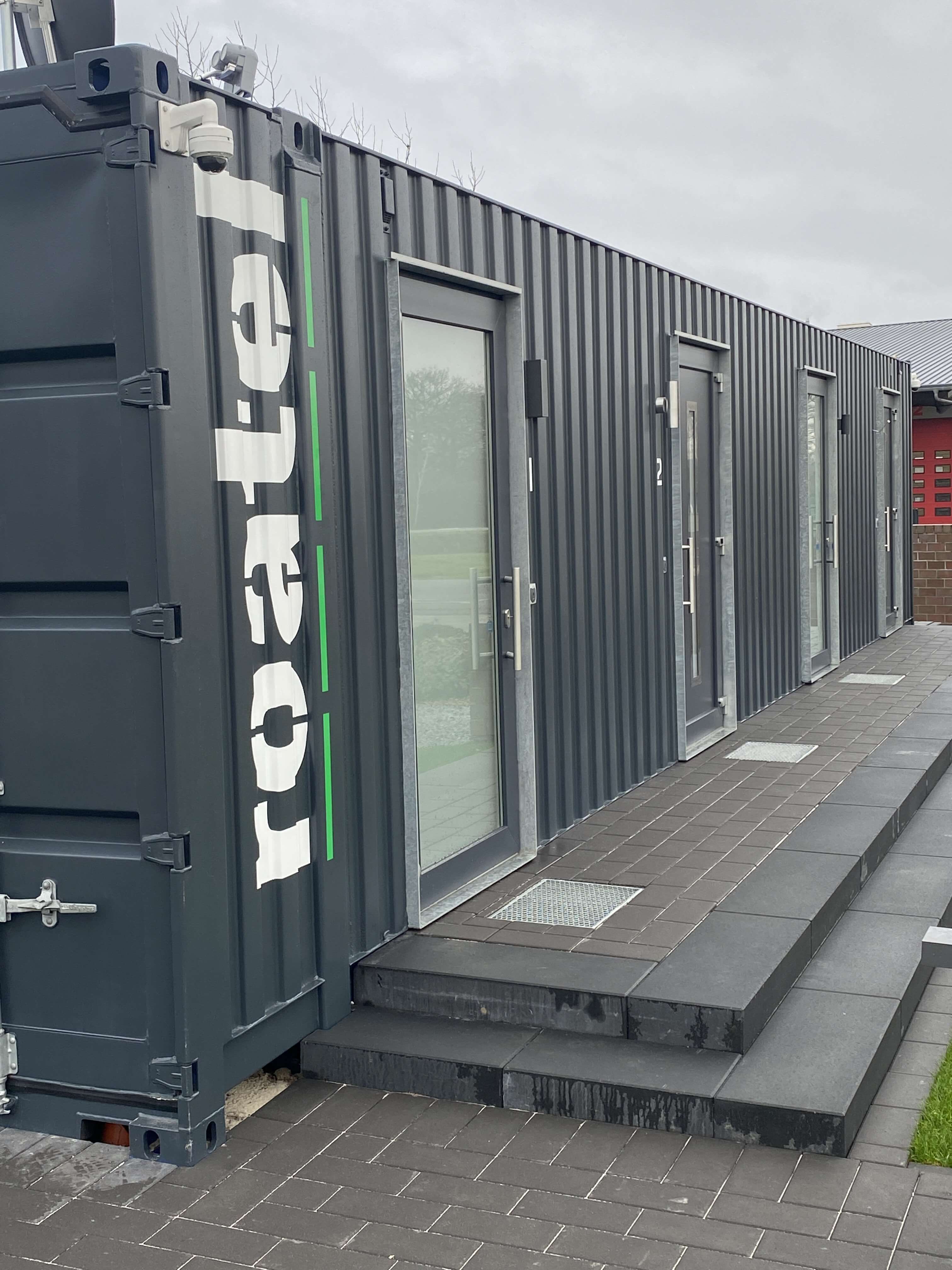 Düsseldorfer Unternehmer bauen Minihotels aus Überseecontainern