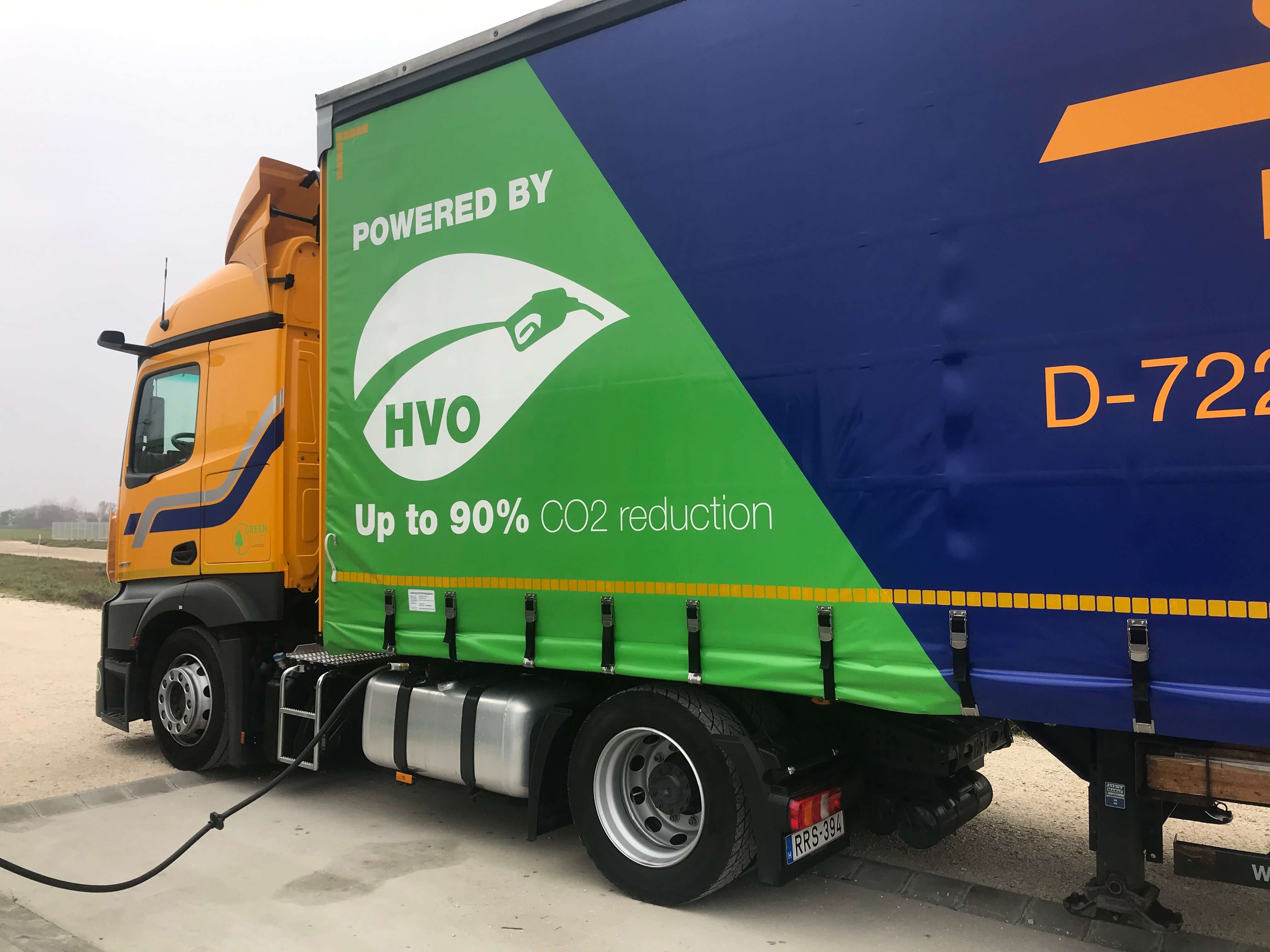 Green Logistics: Schuon tankt in Ungarn synthetischen Kraftstoff