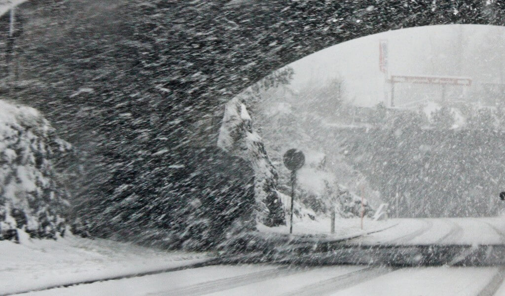 Snow continues to wreak havoc on Germany’s motorways