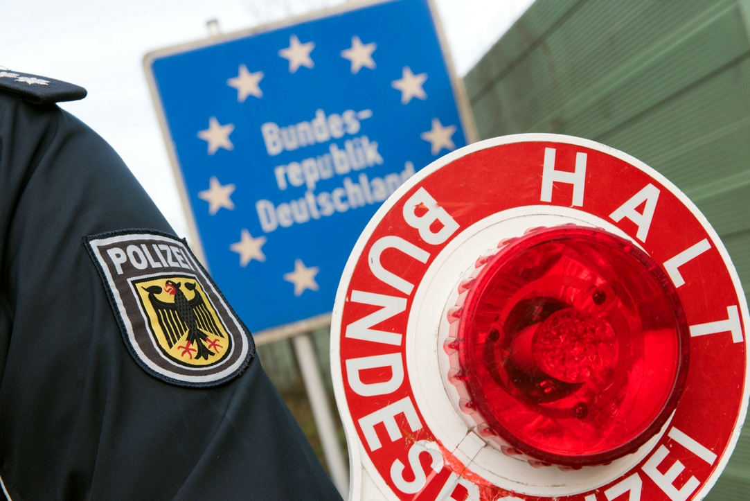 ES bando užkirsti kelią chaosui prie sienų. Prancūzai ragina vokiečius neuždaryti sienos