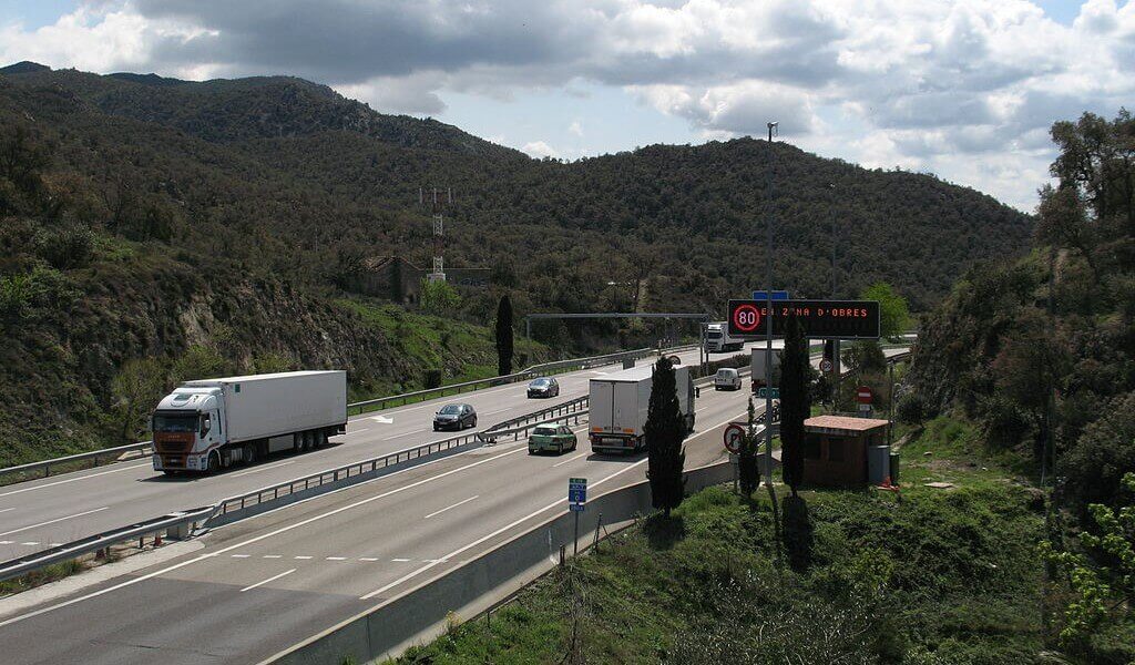 Spania va aplica scutiri de taxe rutiere pentru transportatori pe două autostrăzi majore