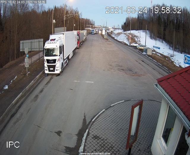 Pasienyje su Baltarusija įstrigo virš 1600 tūkst. vilkikų. Viena prastovos para vilkikui kainuoja 300 Eur