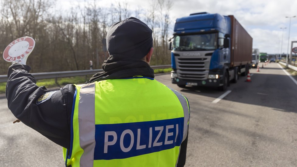 Germania I Un șofer român a fost nevoit să intre în carantină…în cabina camionului