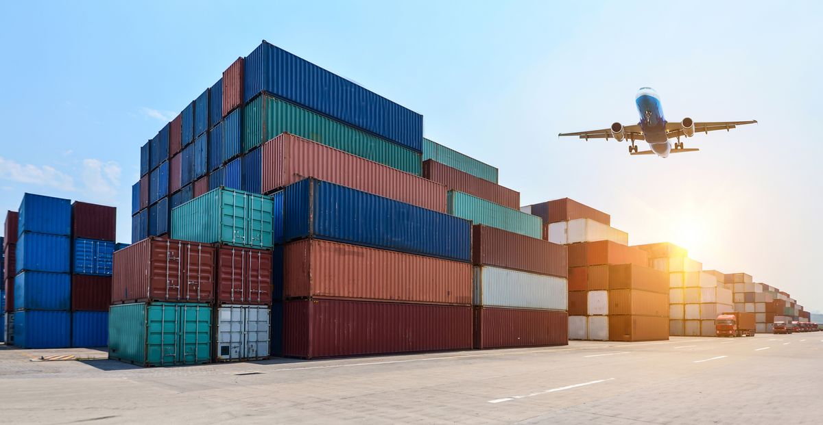 Logistikos ekspertai: pakilusios paslaugų kainos nesustabdė krovinių pervežimų oro transportu