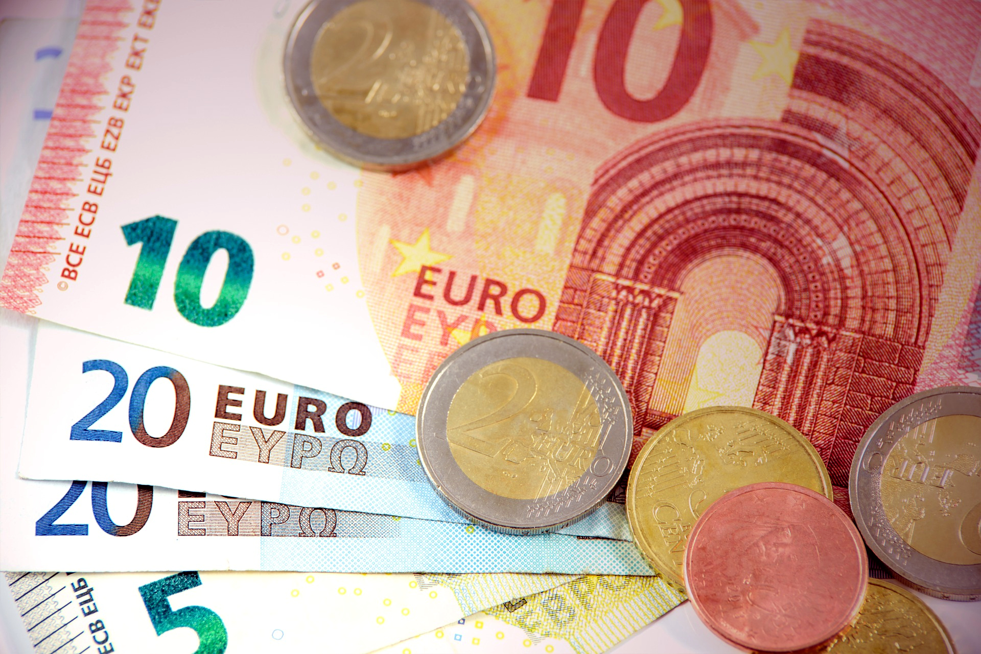 A franciák megemelték a teherautó-vezetők minimálbérét