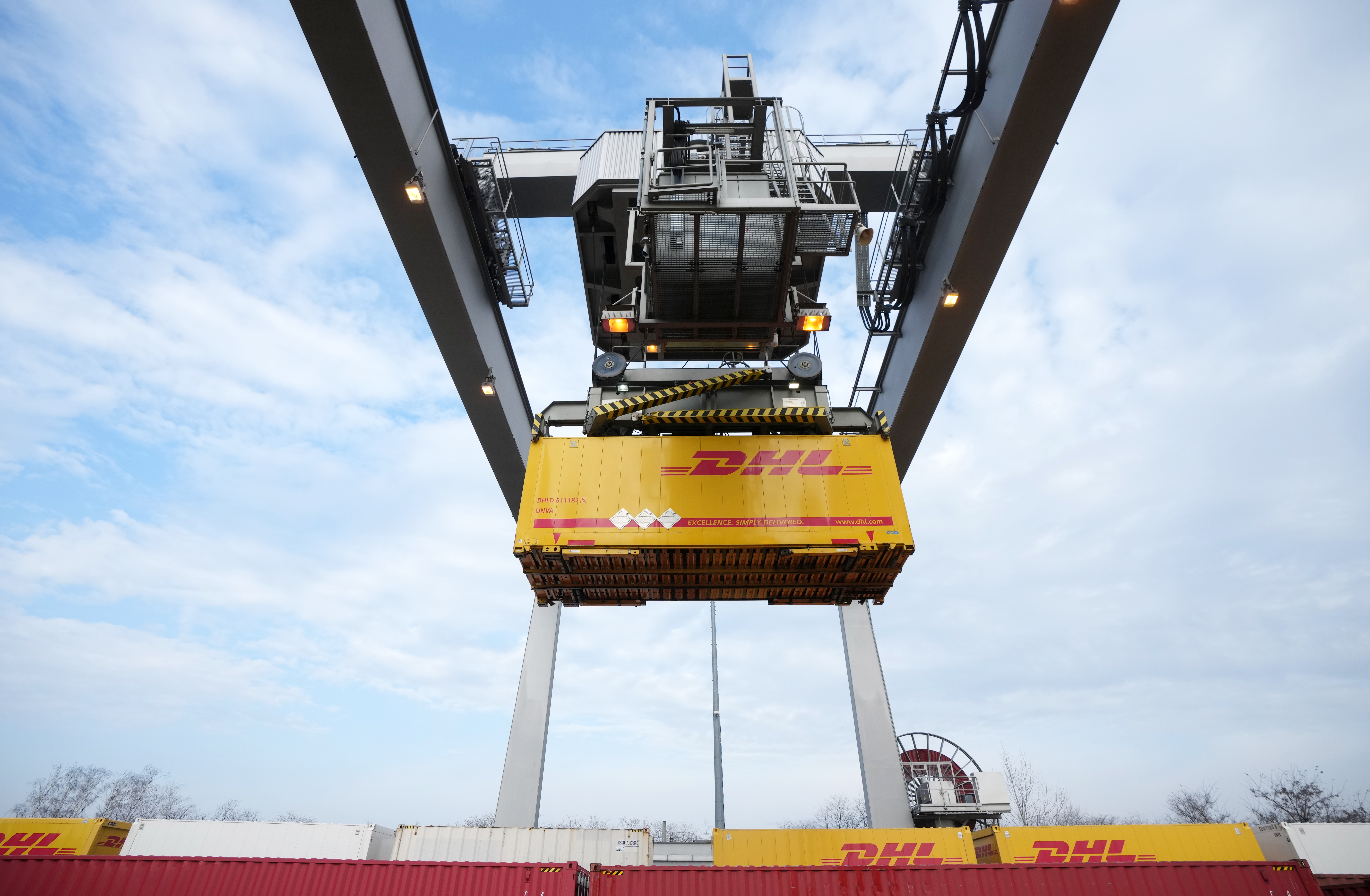 Meglepő lépés a DHL Global Forwarding részéről. A globális logisztikai operátor lemond egyes ügyfeleiről