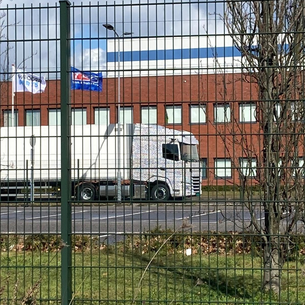 Primele fotografii neoficiale cu noul DAF