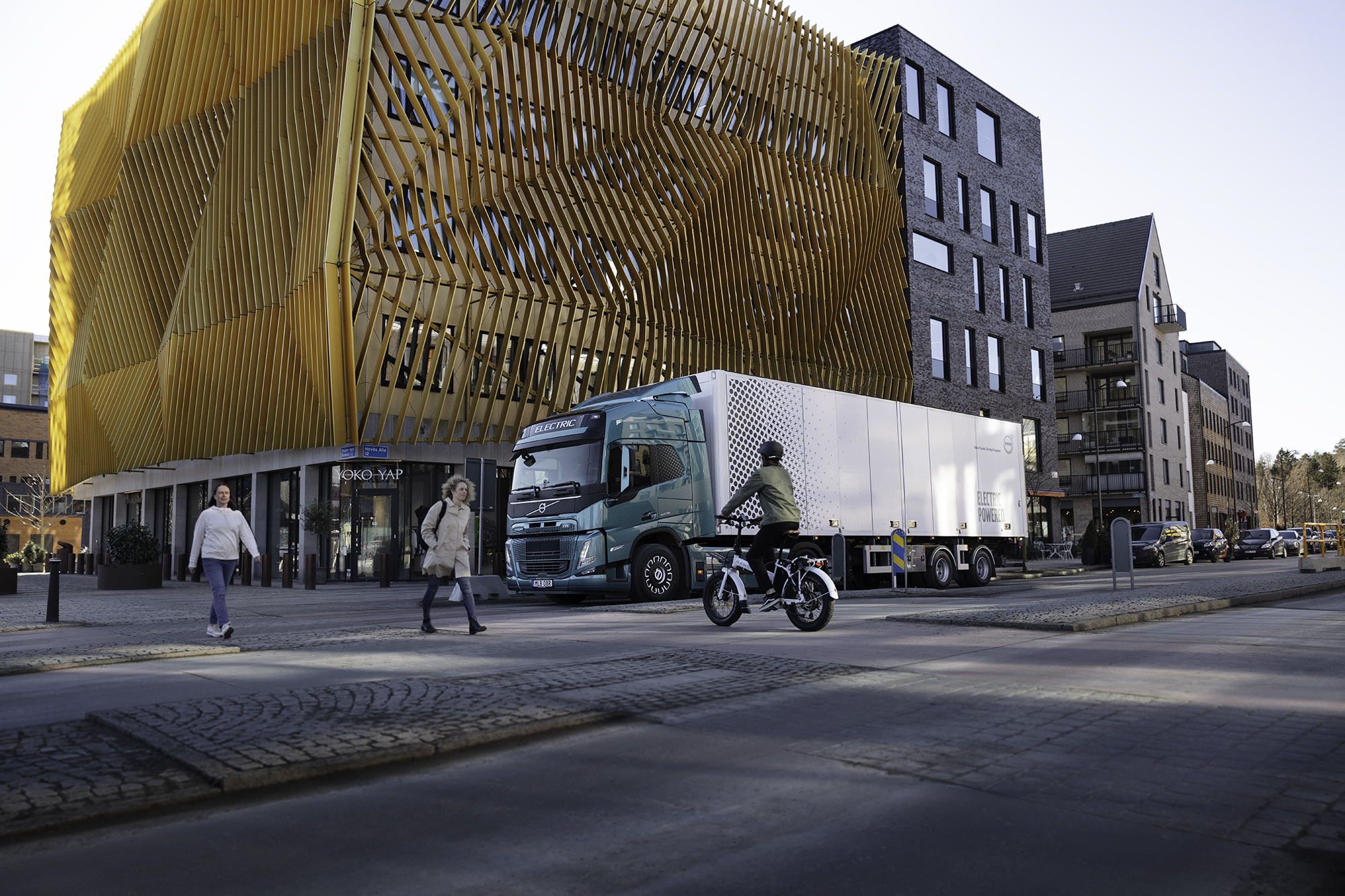 Volvo Trucks stellt neue E-LKW vor. Reichweite sowie potentiell hoher Preis lassen Zweifel aufkommen
