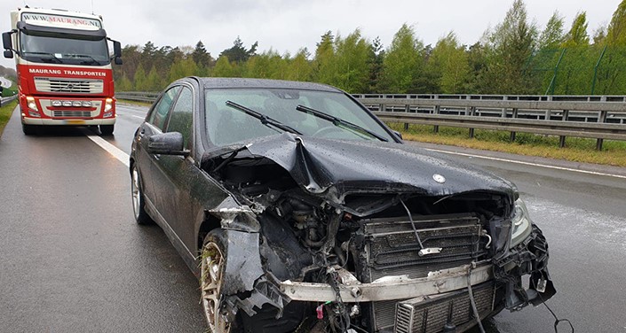 Lkw-Fahrer wurde von Personen beraubt, denen er Erste Hilfe leistete