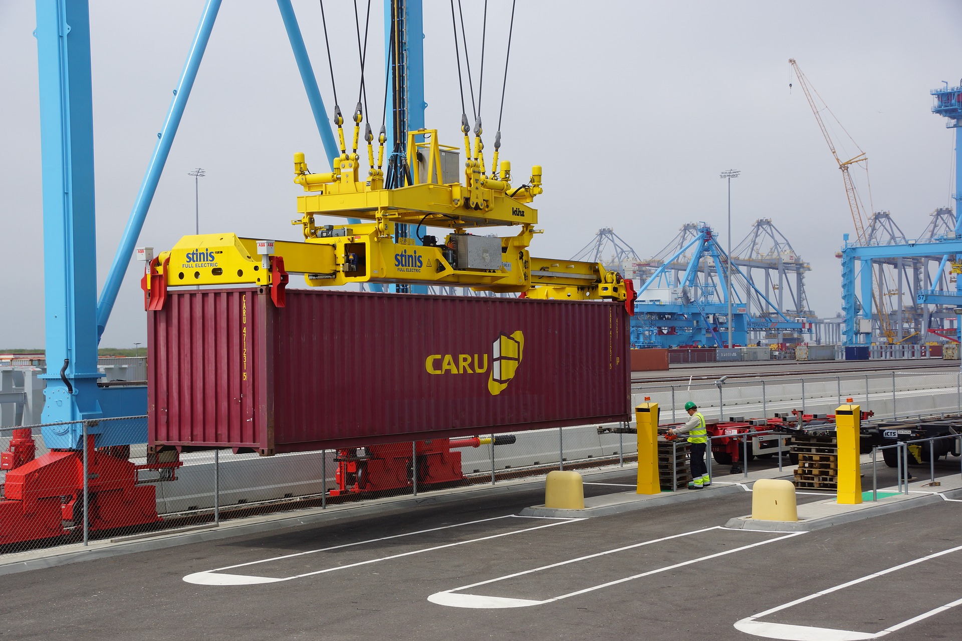 Rates for Chinese containers break another record. Five times more expensive than a year ago
