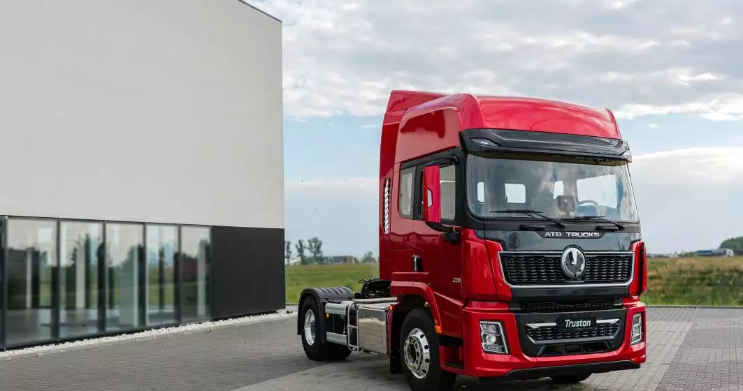 A demarat producția celui de-al doilea model al camionului românesc produs de ATP Trucks: ”Dacă pe piața de profil se practică dotarea camioanelor cu cabine ieftine, iată că noi putem să asigurăm cabine de top, fără depășirea bugetelor”