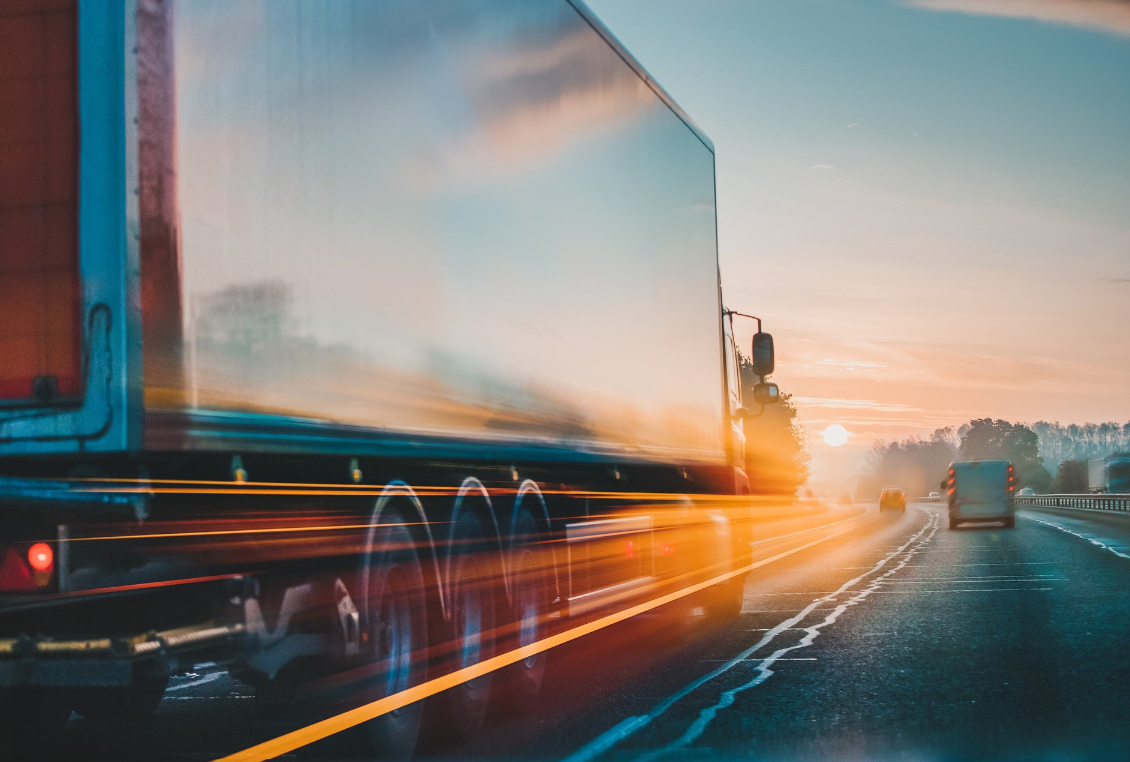Ce formulă va avea noua rovinietă pentru transportul greu în România?
