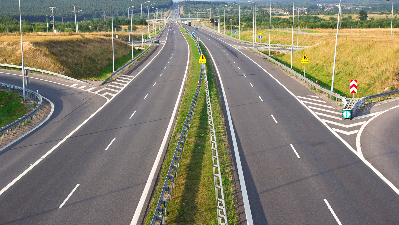Ministrul Transporturilor anunță un record de investiții din fonduri europene în drumuri și căi ferate în primul semestru al anului