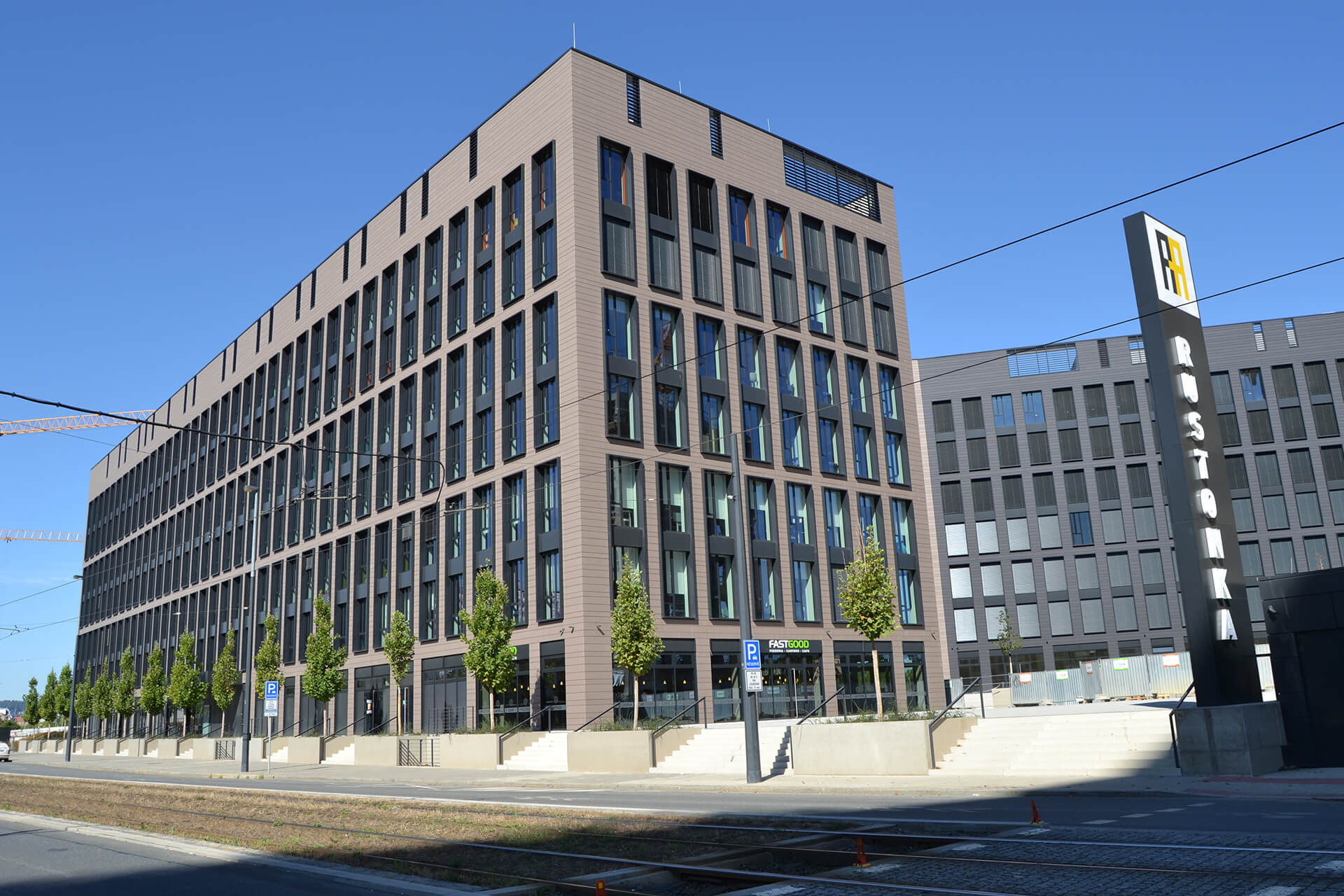 Un nou hotel destinat șoferilor de camion inaugurat la granița Poloniei cu Germania: ”Nu există nicio altă investiție de acest calibru în regiune. Am construit acest centru în primul rând pentru a asigura confortul angajaților noștri.”