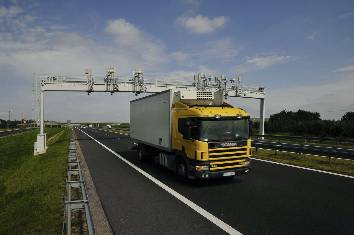 В Польше начала действовать система e-TOLL. Что это значит для водителей и перевозчиков?