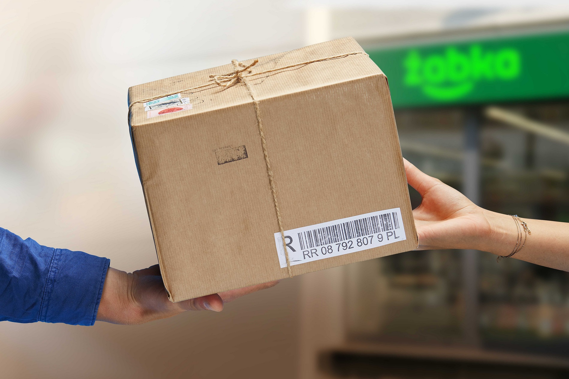 Żabka now allows online sellers to drop off packages in its stores