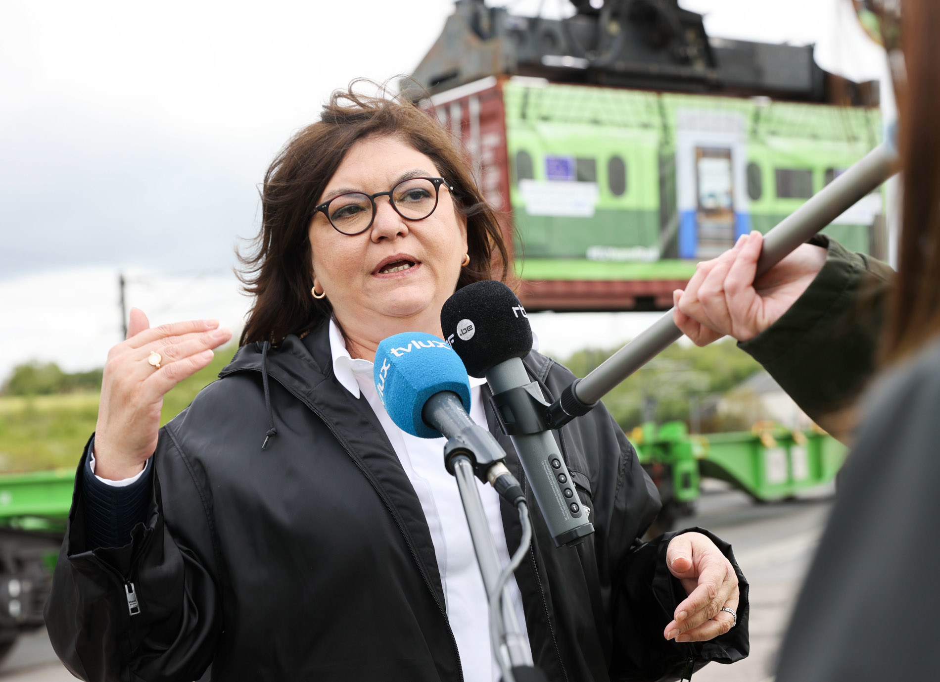„Trzeba wznowić debatę o obowiązkowym powrocie ciężarówek co 8 tygodni”. Apel europosłów