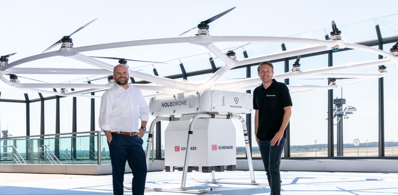 Nouă soluție pentru livrări sustenabile prezentată de DB Schenker: o dronă care poate transporta încărcături de până la 200 kg