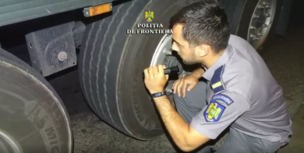 (Video) Metodă periculoasă aleasă de migranți pentru a intra fraudulos în România