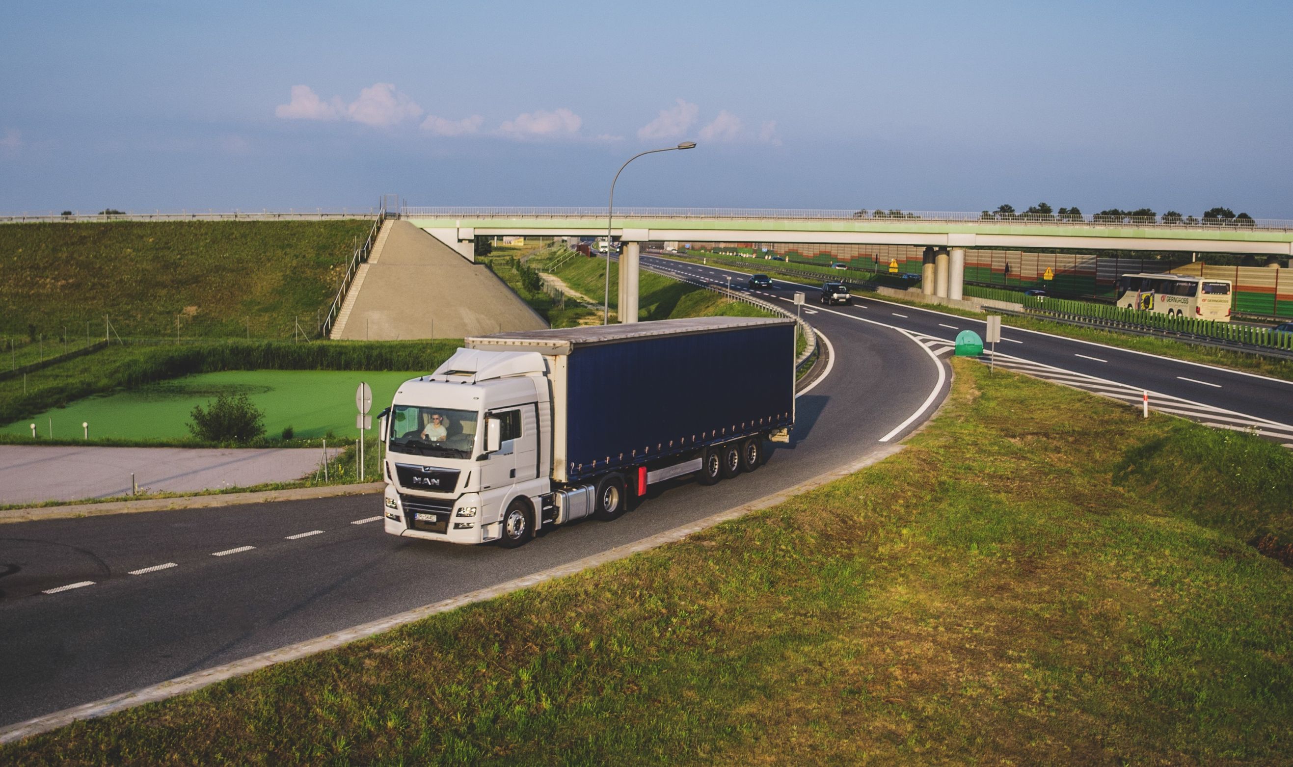 ES prasidėjo žalioji revoliucija. Transportas sunerimo dėl pastangų įpareigoti palankesnius ir tikriausiai brangesnius degalus