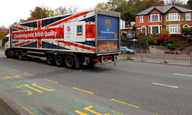 Driver shortage: several firms offer 4-figure bonuses as Aldi increases wages