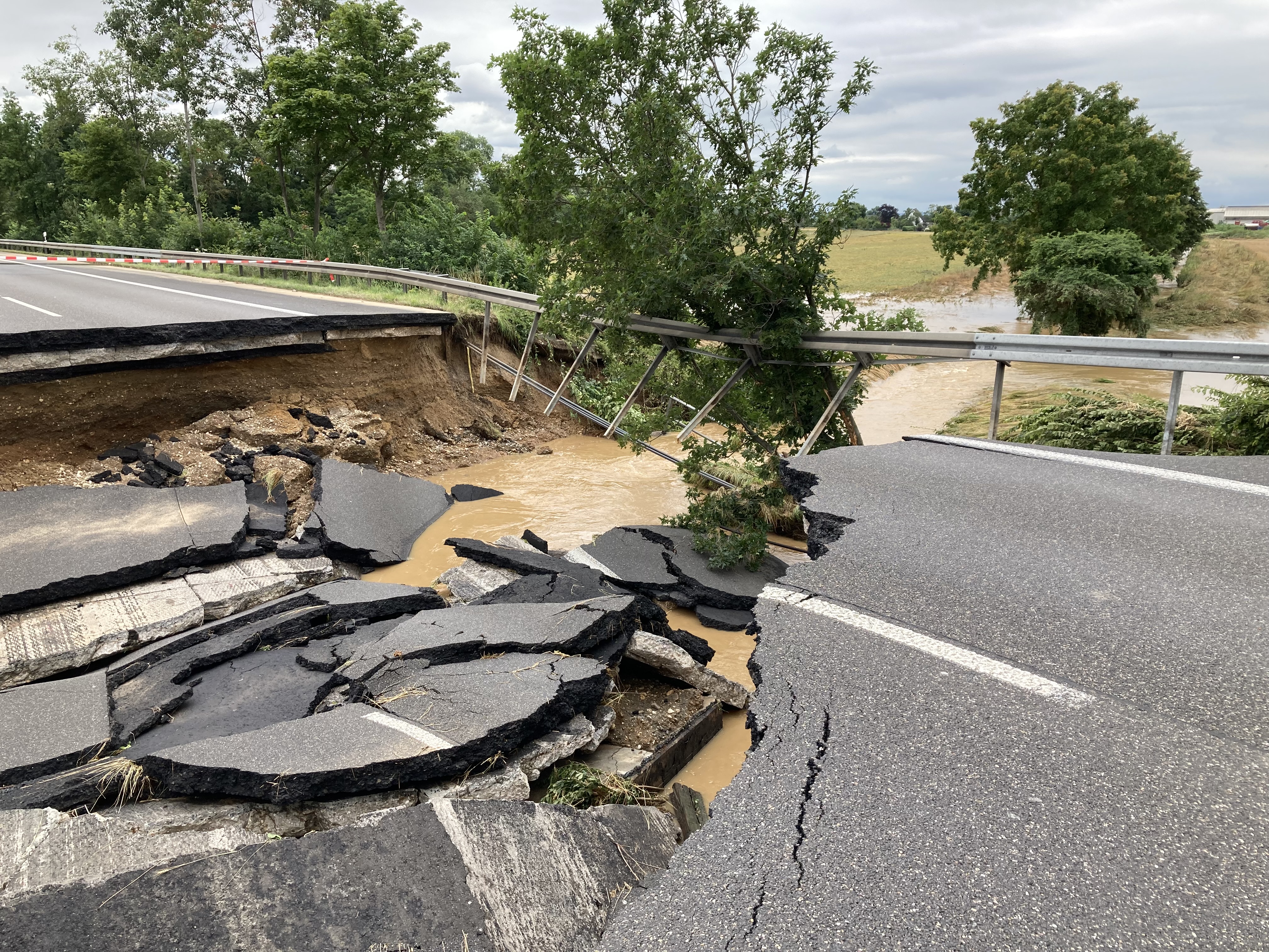 Wann werden die A1 und A61 wieder komplett befahrbar sein?