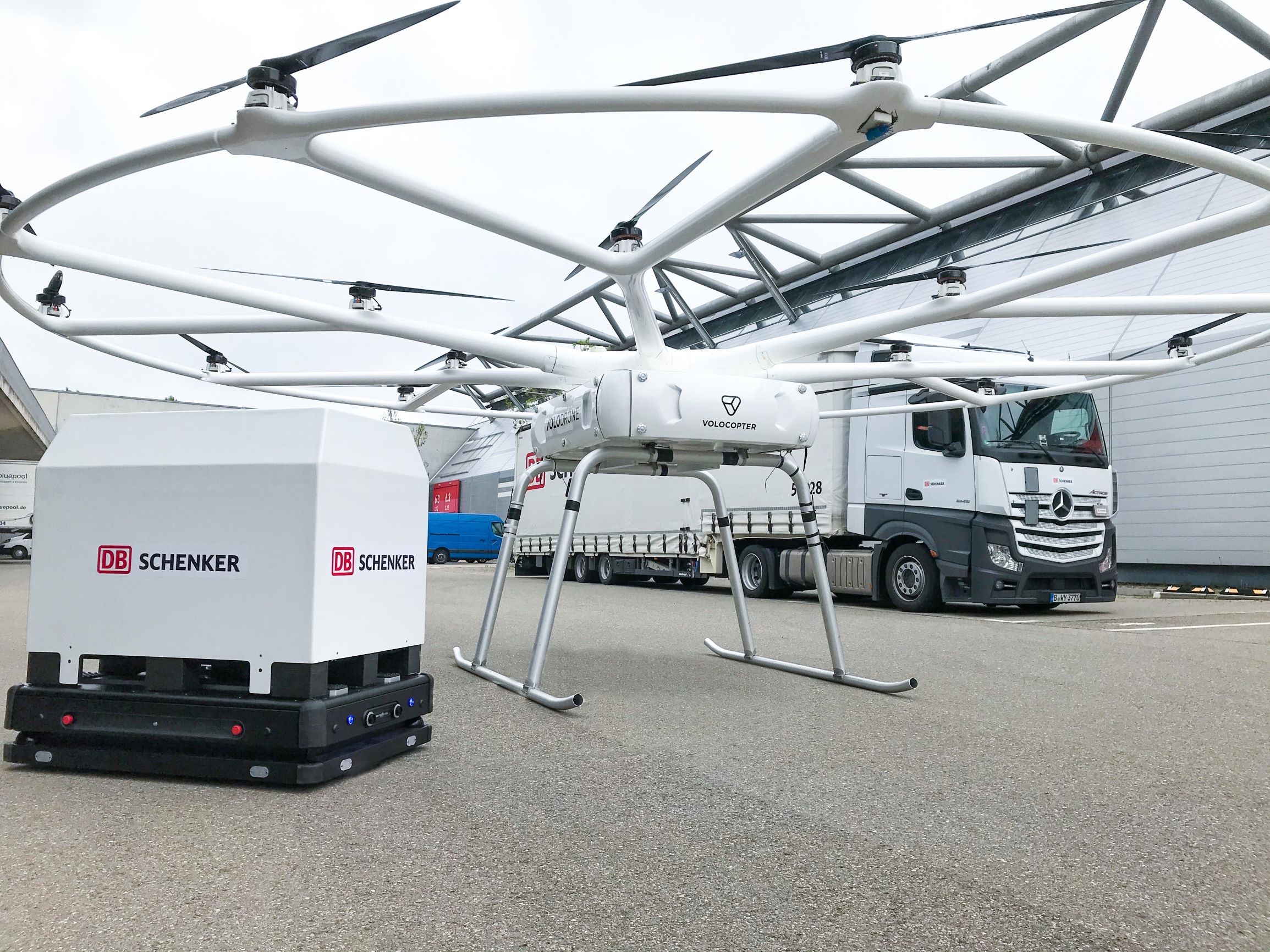 „Volocopter“ ir „Schenker“ baigė testuoti krovininį droną