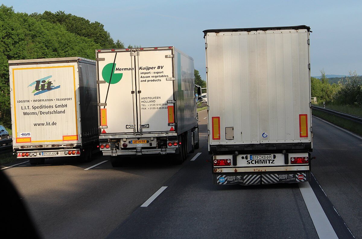 More European lorry drivers disregard UK’s temporary visa scheme