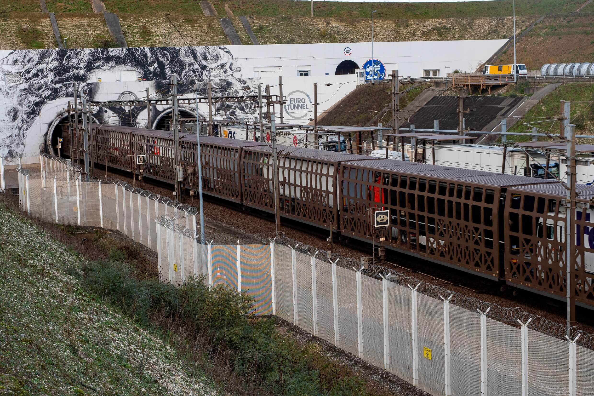 CargoBeamer kooperiert mit Eurotunnel, um den Fahrermangel zu mindern