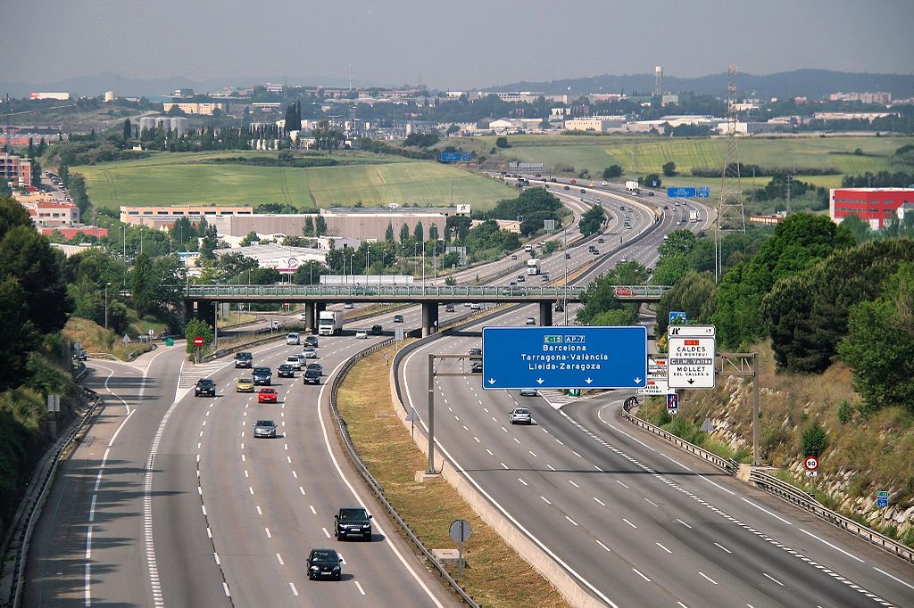 Catalonia introduce restricții de trafic pentru camioane în zilele de duminică; transportatorii spanioli afirmă că măsura va avea „consecințe catastrofale pentru export”
