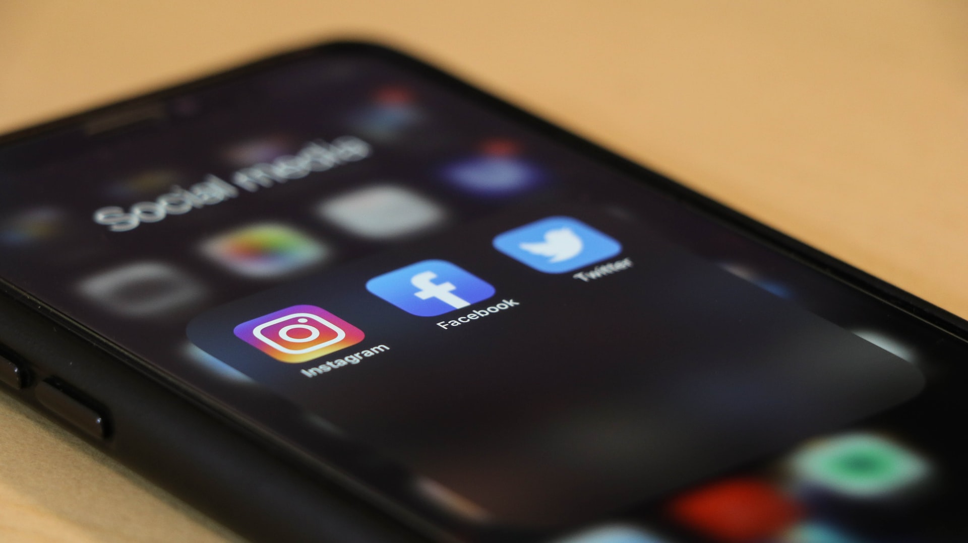 Social media in logistics? Oh yes, it is coming!