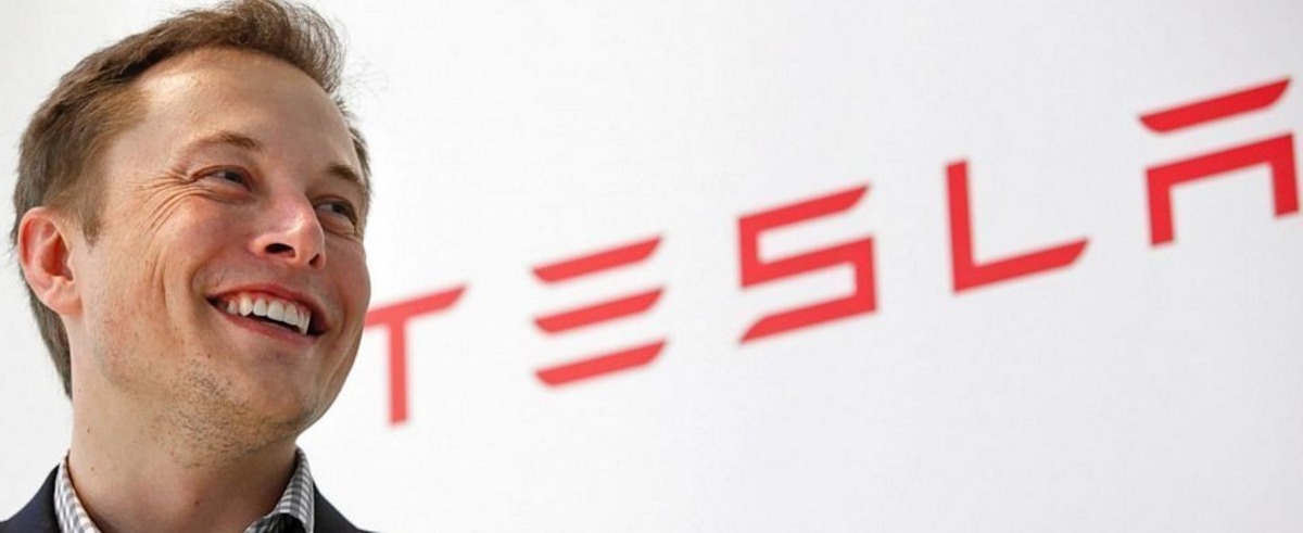 „Tesla“ rinkos vertė pasiekė rekordinį 1 trln. JAV dolerių