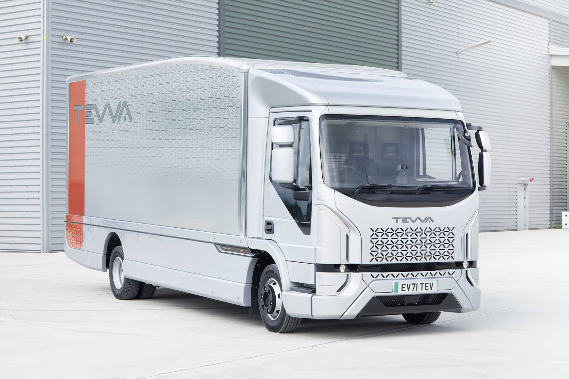 Brytyjski elektryczny truck, który trafi do masowej produkcji. Jaki zasięg zaoferuje przewoźnikom?