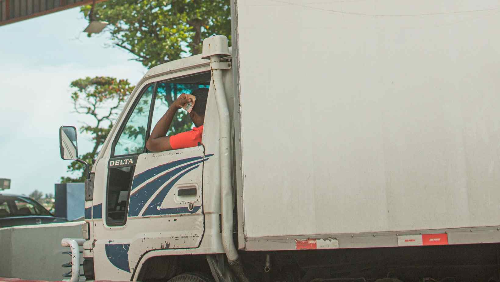 Transportatorii italieni trag un semnal de alarmă: în Italia șoferii de camion sunt plătiți mai prost decât în România