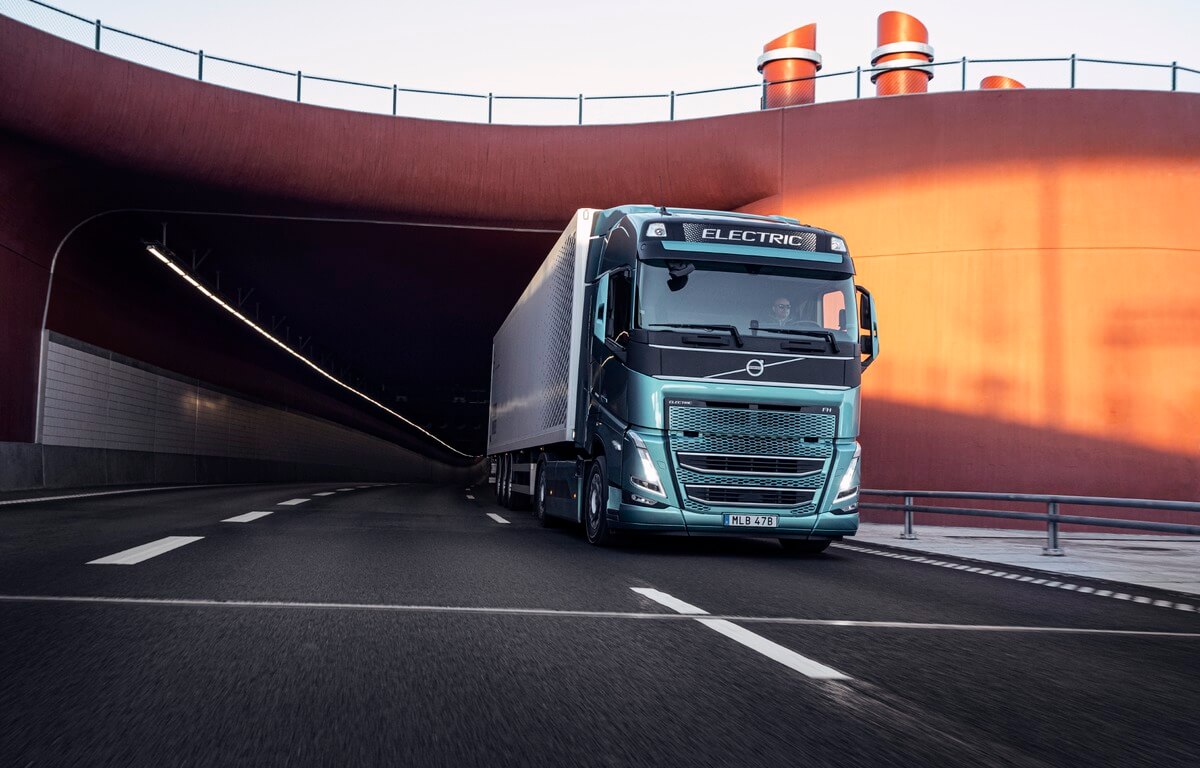 Pasauliniame renginyje „Volvo Trucks“ primins apie būtinybę sparčiau pereiti prie elektrinių sunkvežimių