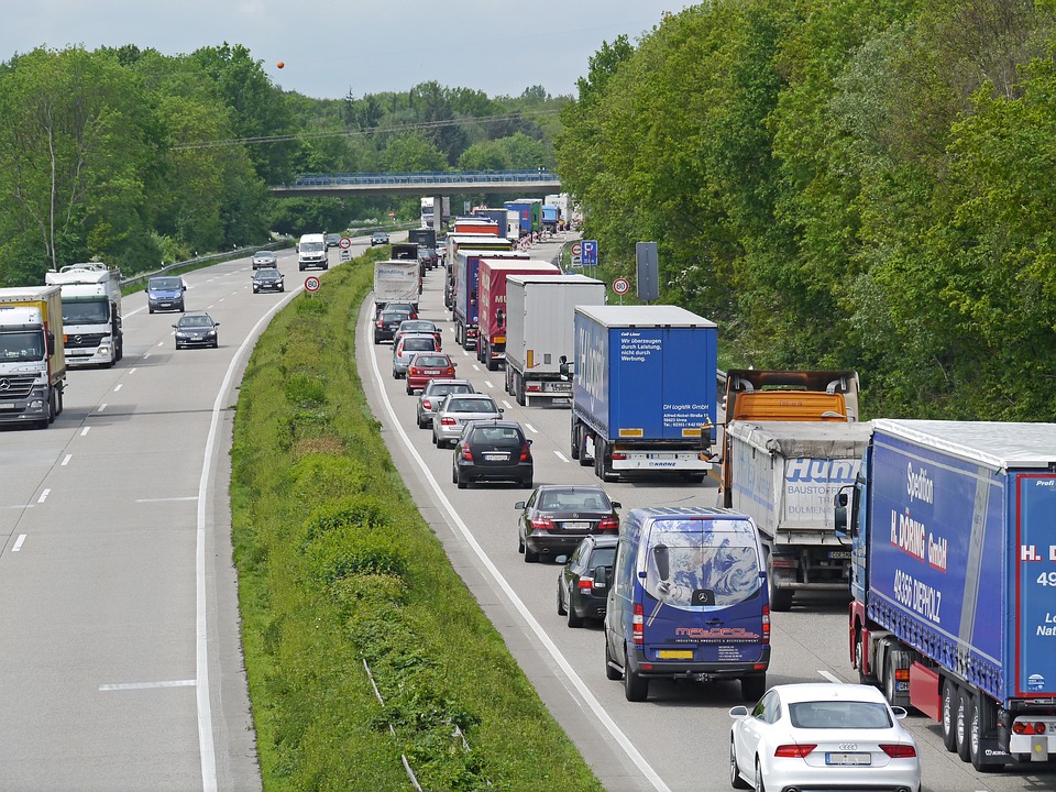 Prețurile la RCA înregistrează creșteri de până la 80%; transportatorii cer măsuri urgente