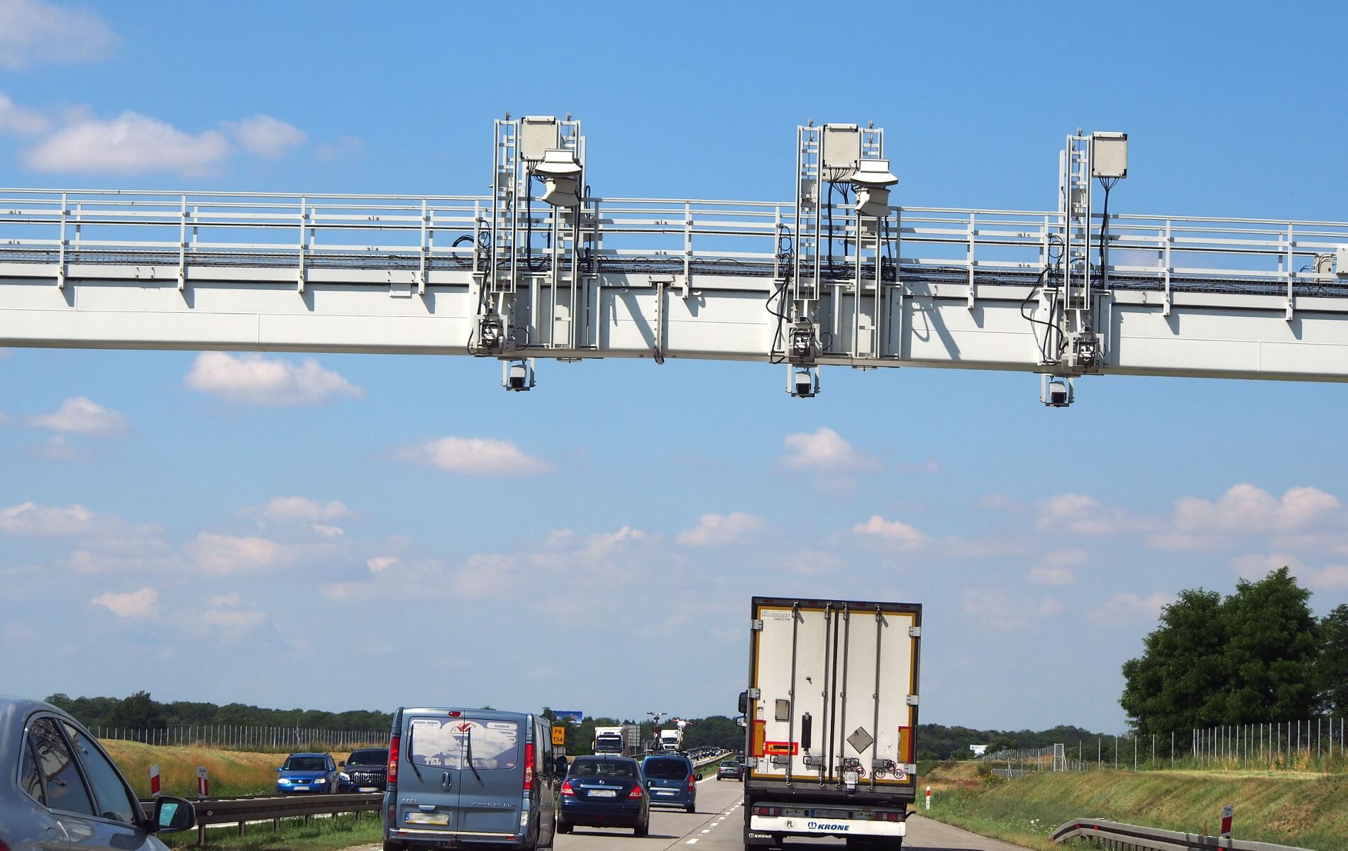 Первые дни e-TOLL в Польше принесли хаос и жалобы перевозчиков. Больше всего нервничали иностранные водители