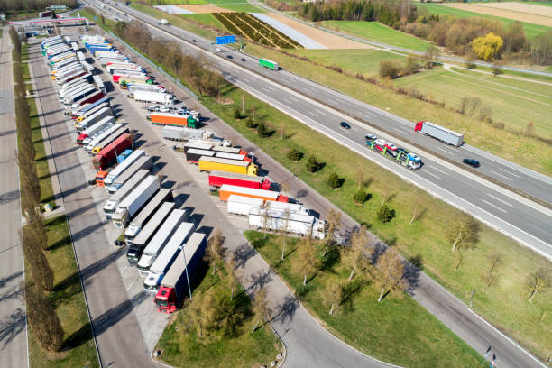 Belgia amână securizarea parcărilor de camioane din apropiere de Calais