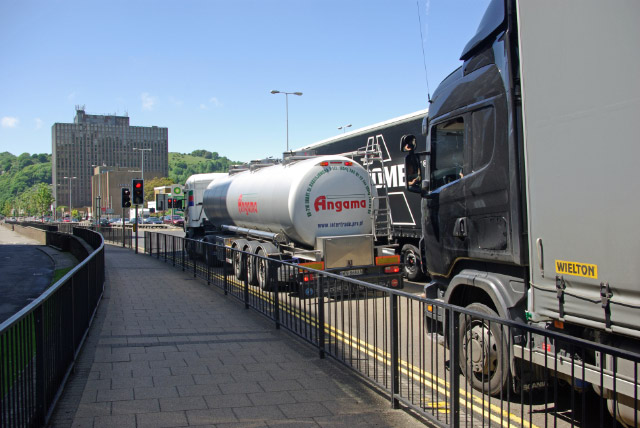 1,600 UK businesses urge PM to introduce 1-year visa scheme for HGV drivers