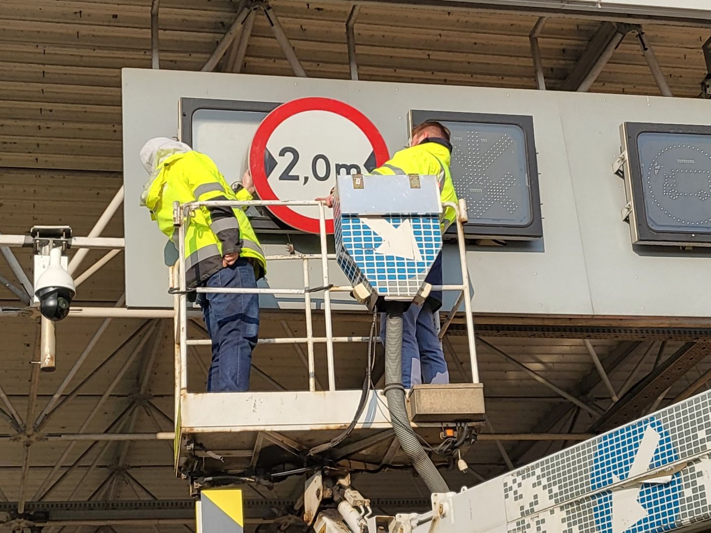 Ostatnie godziny bramek na państwowych autostradach. Szykujcie się na zmianę organizacji ruchu i e-bilety… również papierowe