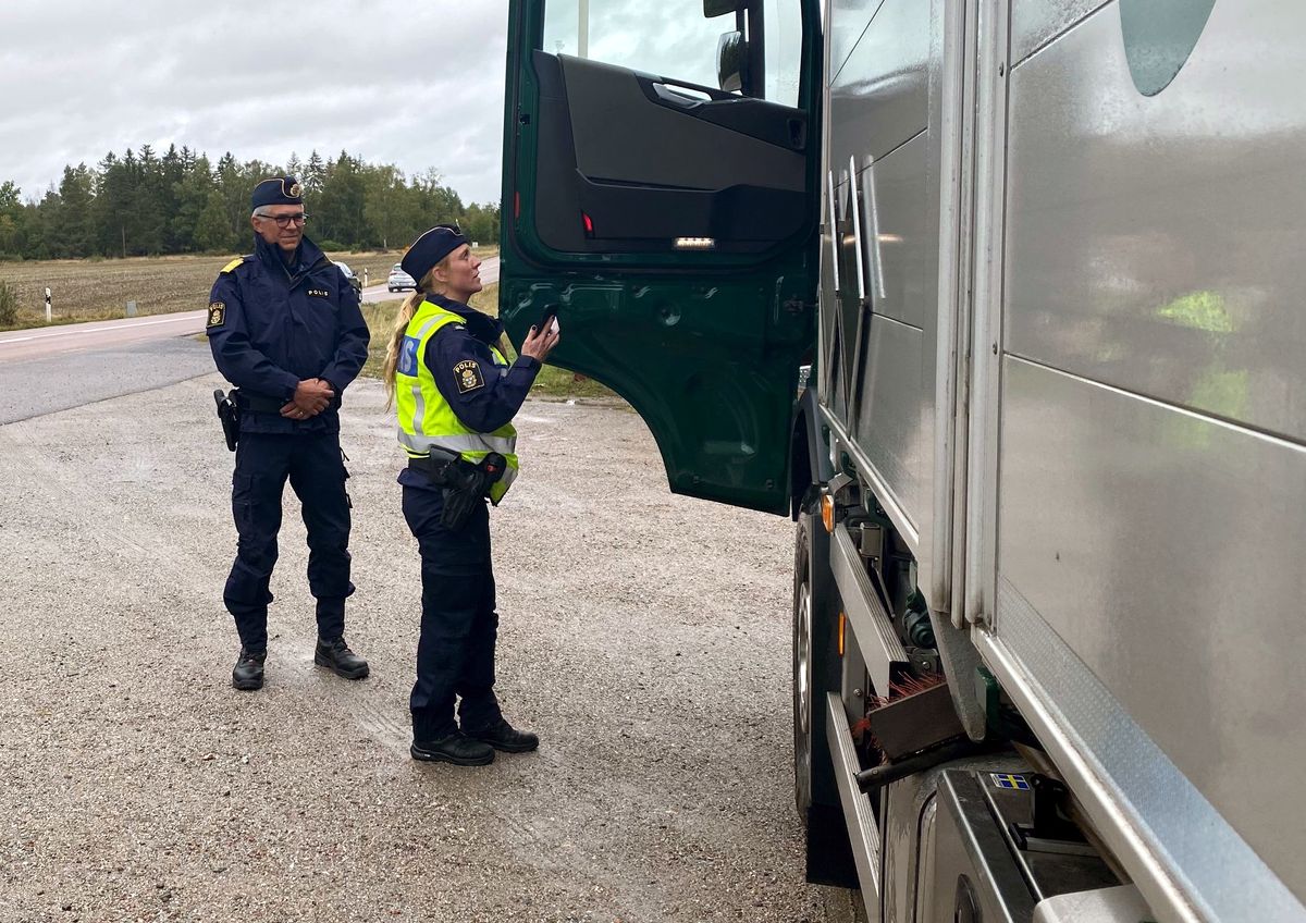 Vilkiko vairuotojas patikrinimo metu buvo priverstas nusirengti nuogai. Policija aiškinasi