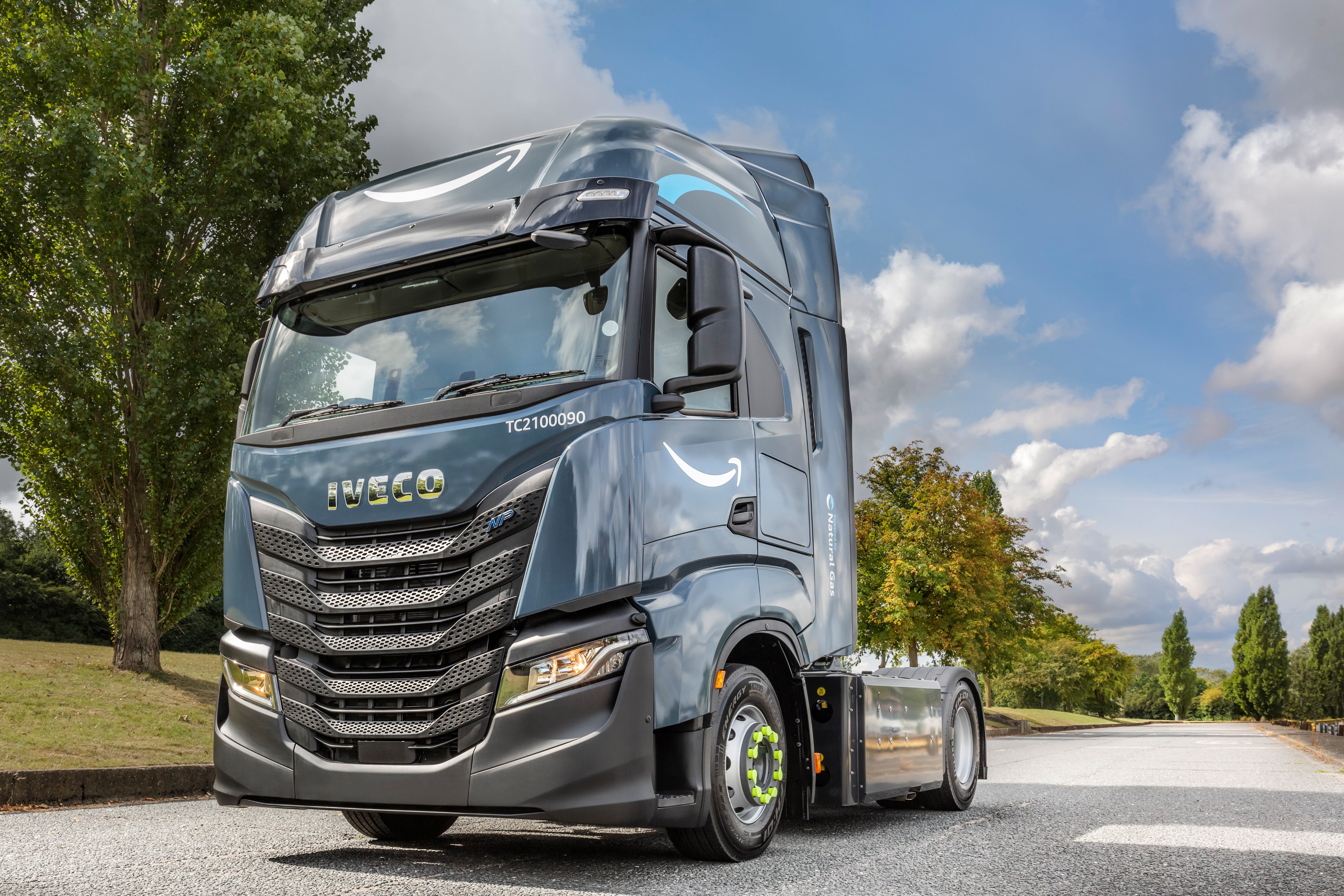 Amazon comandă peste 1000 de camioane GNL de la Iveco, destinate operatorilor europeni
