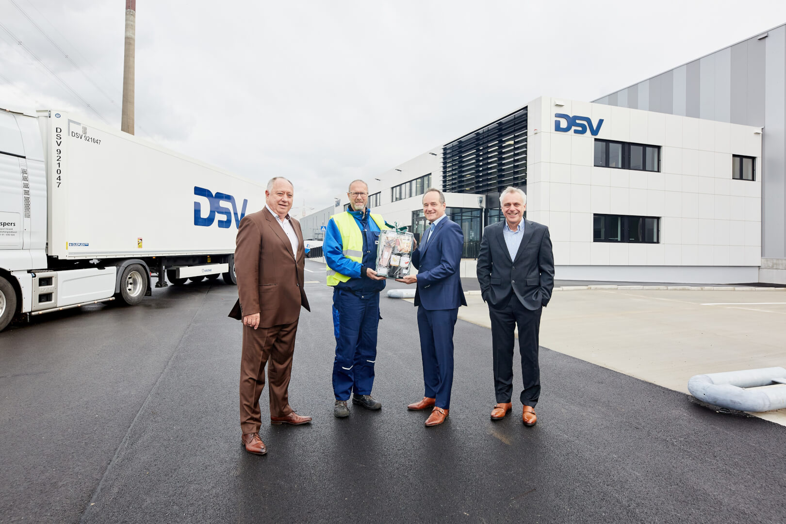 DSV eröffnet neues Logistikzentrum in Duisburg