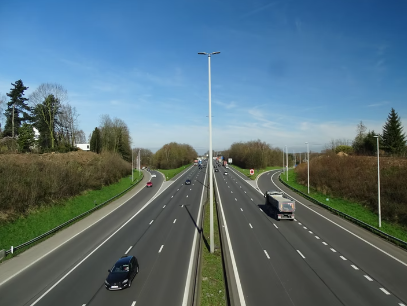 Transportatorii români solicită Guvernului demersuri urgente privind amânarea aplicării prevederilor incluse în Pachetul de Mobilitate 1