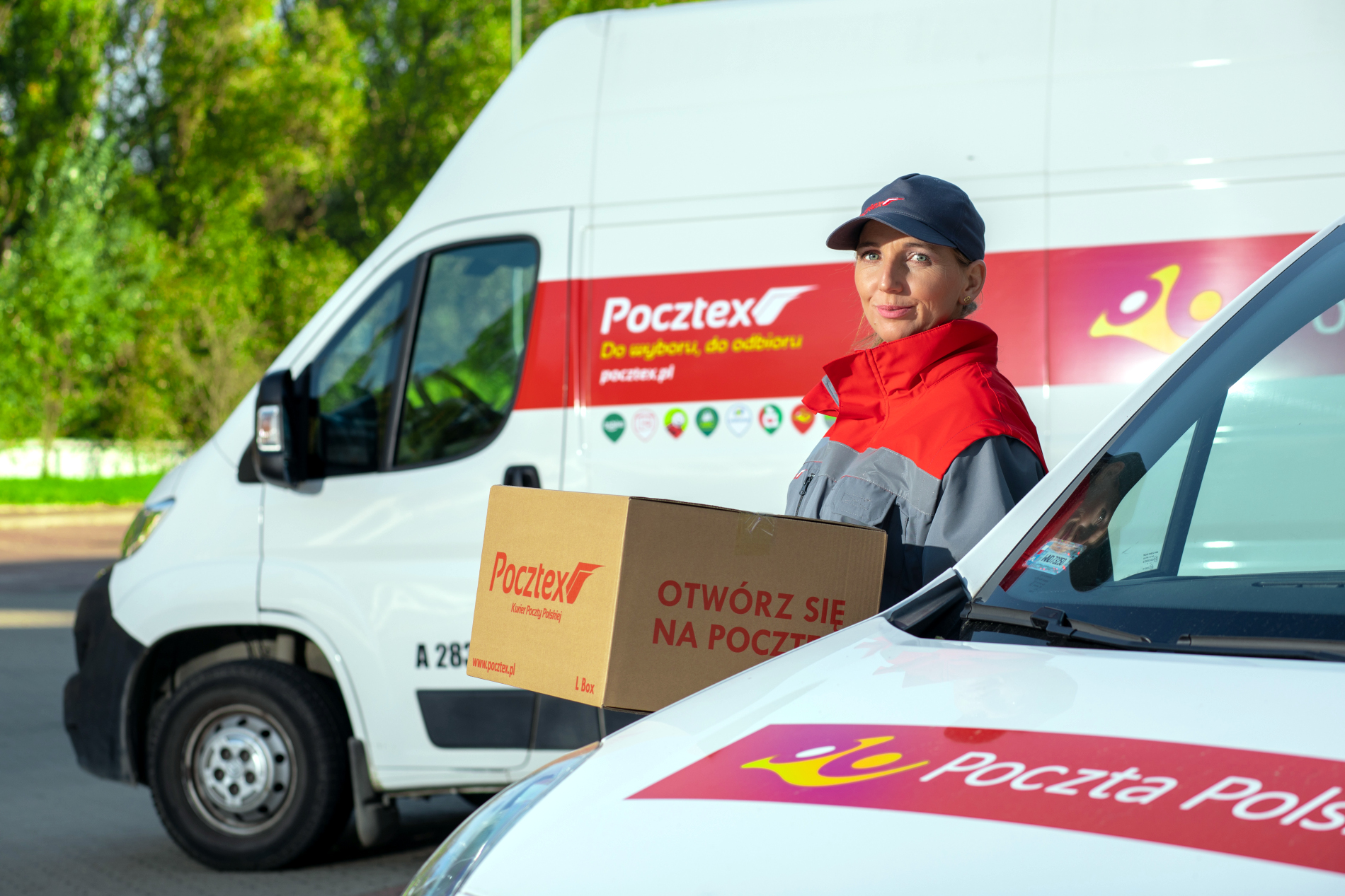 Poczta szuka kierowców i pracowników do sortowni na przedświąteczny szczyt. Jakie stawki proponuje?