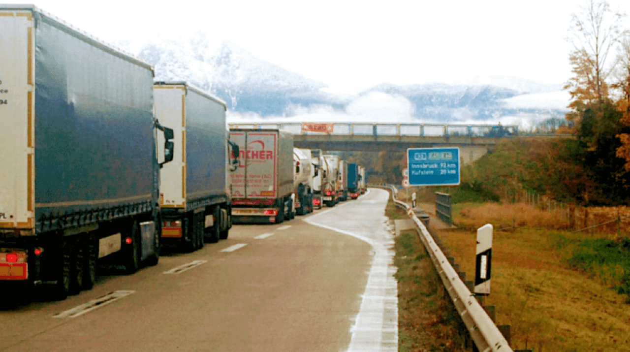 Blokkosítás Brennernél: több mint 24 km hosszú a dugó a német A93-on